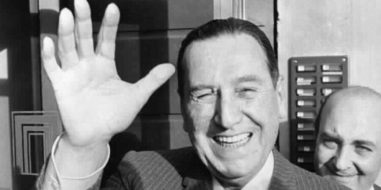 El 23 de septiembre de 1973, Juan D. Perón ganó las elecciones con un arrollador 61,85% de votos, frente al 24,42% que obtuvo el candidato radical Ricardo Balbín
