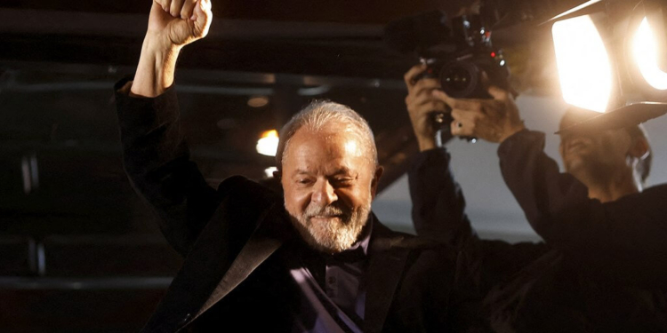 Lula obtuvo el 48,4 por ciento de los votos y se impuso en la primera vuelta electoral (Crédito imagen: NA)