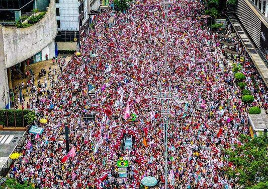 La avenida Paulista concentró uno de los mayores festejos de los partidarios de Lula da Silva (crédito imagen: Télam)