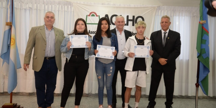 ACLHO distinguió a los mejores alumnos de Los Hornos