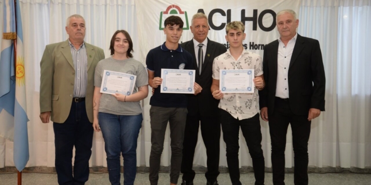 ACLHO distinguió a los mejores alumnos de Los Hornos