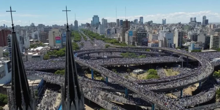 Cinco millones de personas en la ciudad de Buenos Aires, dicen algunas fuentes (Crédito imagen: TyC Sports)