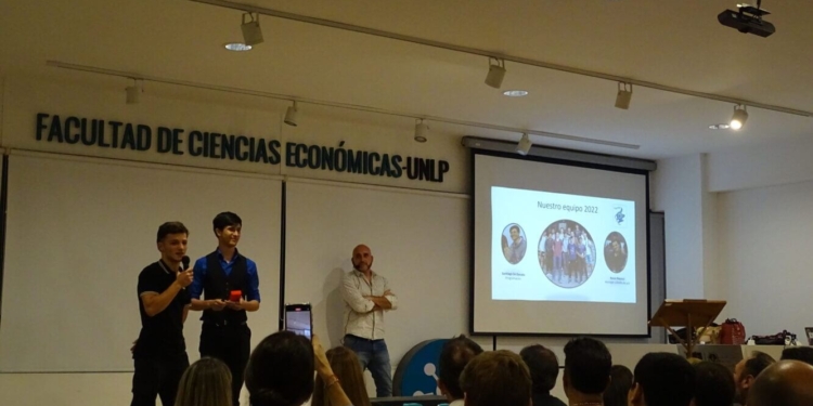 Alumnos del Albert Thomas exponen ante más de 200 emprendedores universitarios