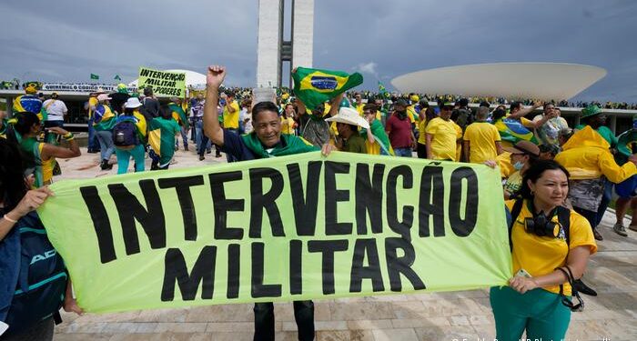 Los ultraderechistas querían un golpe militar para que regrese Bolsonaro al gobierno (crédito imagen: DW)