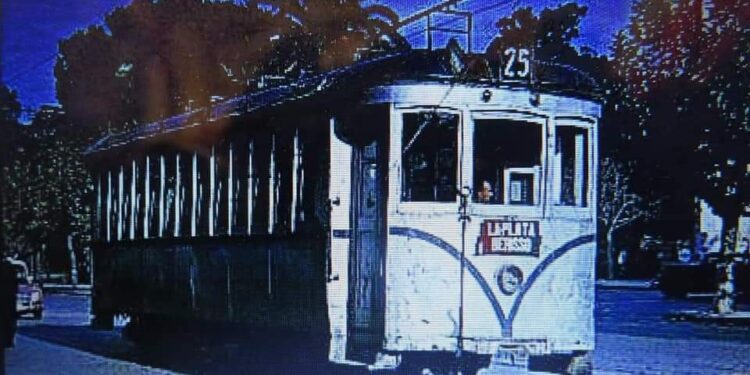 El legendario tranvía 25 que durante años y años unió las ciudades de Berisso y La Plata