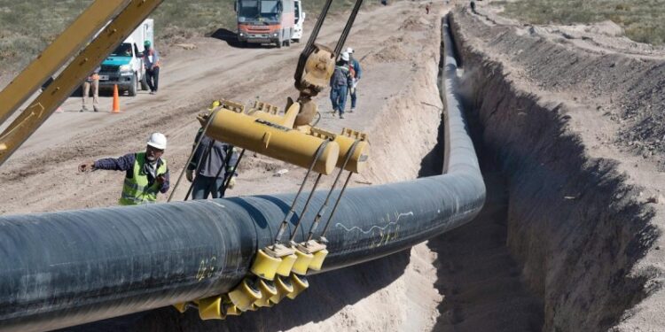 El  primer tramo del gasoducto Néstor Kirchner estará listo el 20 de junio (crédito foto: Télam)