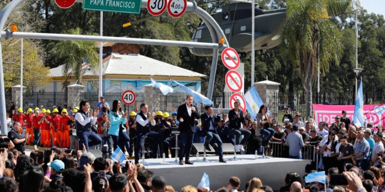 Sergio Massa durante el acto en Malvinas Argentinas, donde se inauguró el Viaducto Papa Francisco (crédito imagen: télam)
