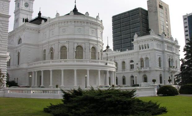 Palacio Municipal de La Plata visto desde calle 11 y 53