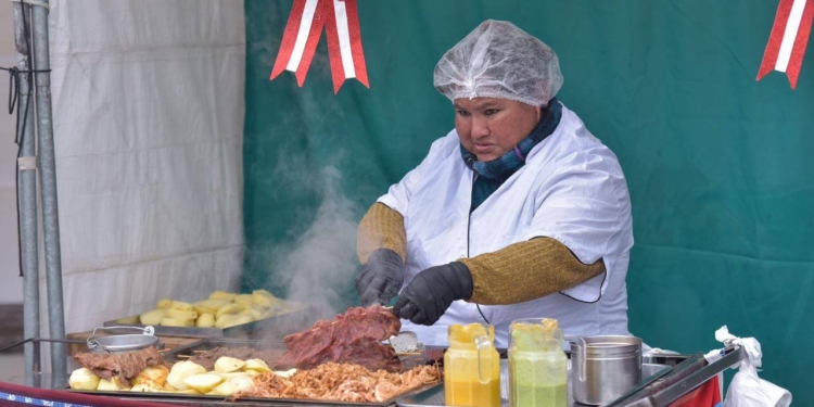 La «Fiesta del Sol» convocó a una multitud en Plaza Moreno