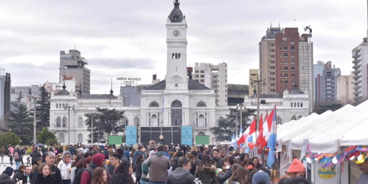 La «Fiesta del Sol» convocó a una multitud en Plaza Moreno