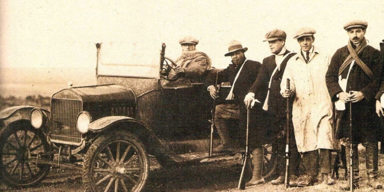 Integrantes de la Liga Patriótica durante la "Patagonia trágica". La extrema derecha argentina tiene antiguos y nefastos antecedentes (crédito imagen: el arcón de la historia argentina)