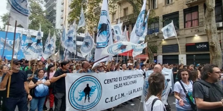 El CECIM La Plata presente en la marcha del 24 de marzo de 2025, por Memoria, Verdad, Justicia, Soberanía y Paz