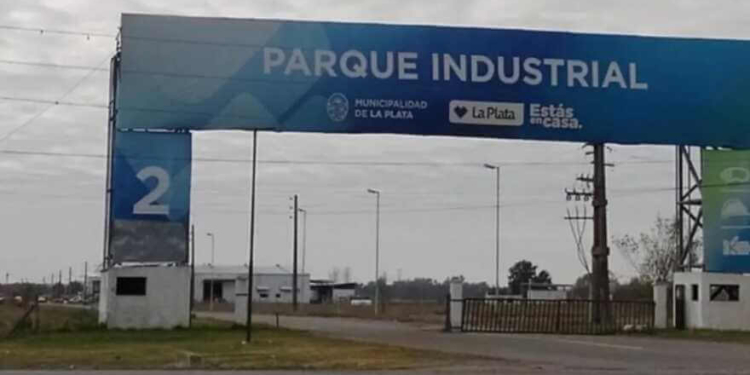 "Con la habilitación del Parque, tanto las empresas ya instaladas como las que poseen o proyectan adquirir lotes podrán obtener la escritura correspondiente, avanzar con su habilitación industrial y acceder a beneficios impositivos y líneas de financiamiento para el sector" (crédito imagen: infoblancosobrenegro.com)