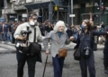 La violencia física a los jubilados es precedida por la violencia económica