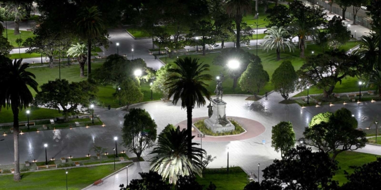 “Por su inmenso valor histórico, institucional y ambiental, esta plaza es la más importante y de mayor valor institucional de la provincia de Buenos Aires", aseveró Alak