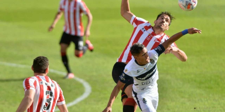 2021. El último clásico jugado en abril. Fue 0-0, por la Copa de la Liga,  durante el segundo "aislamiento social, preventivo y obligatorio" a causa del Covid