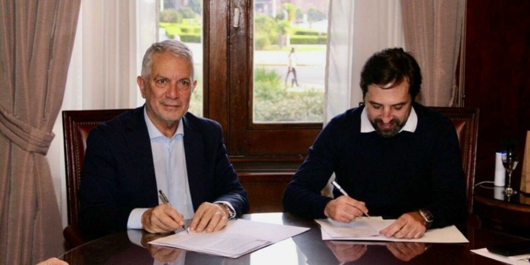 La rúbrica del acuerdo se dio en el marco de una reunión de trabajo entre el intendente Julio Alak y el ministro Nicolás Kreplak