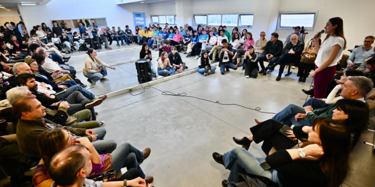 Fuerza Patria La Plata se reunió con todos los claustros universitarios y con representantes de la ciencia en el CNLP