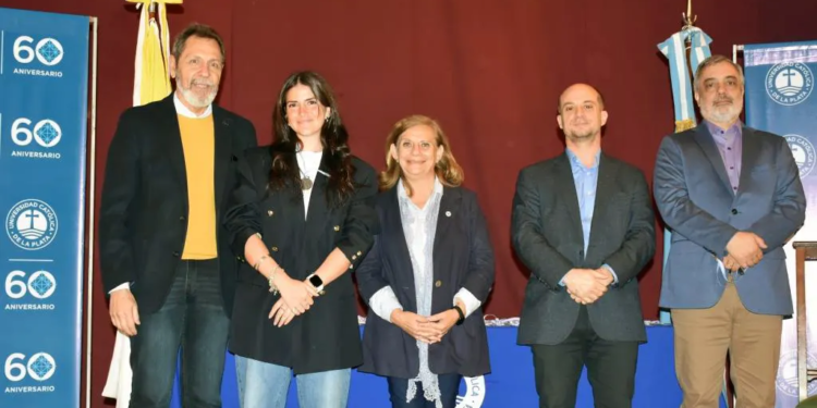 En un masivo acto, la UCALP reconoció a sus mejores estudiantes y deportistas