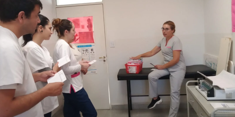 A partir de un convenio entre la Municipalidad y la facultad de Medicina platense, los graduados de esa unidad académica realizarán actividades de formación práctica en atención primaria de la salud en el marco de la Carrera de Especialización en Medicina Interna (crédito imagen: udc.edu.ar)