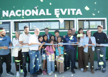 (Unos destruyen, otros construyen). Ensenada inauguró un gran complejo deportivo y social y va por más