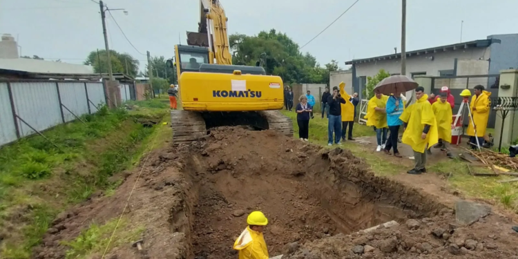 Entubamiento de la calle 18, una obra clave para mejorar el drenaje pluvial y evitar anegamientos en la zona de Sicardi-Garibaldi (FOTO: Carlos Rango)