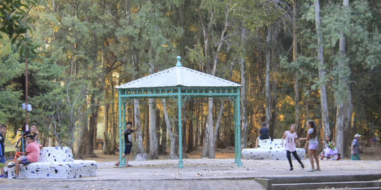 Santa Coloma, donde "sobra" el verde y la tranquilidad