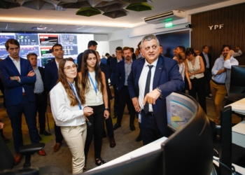 YPF inaugura la nueva sala Real Time Operations Room (RTOR) en el Complejo Industrial La Plata