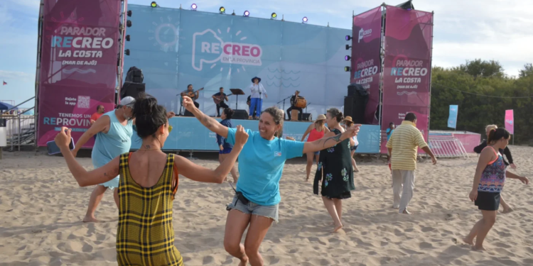 Durante enero y febrero, la Provincia mantendrá los paradores gratuitos Recreo en las playas de Villa Gesell y Miramar, con propuestas artísticas, culturales y también deportivas