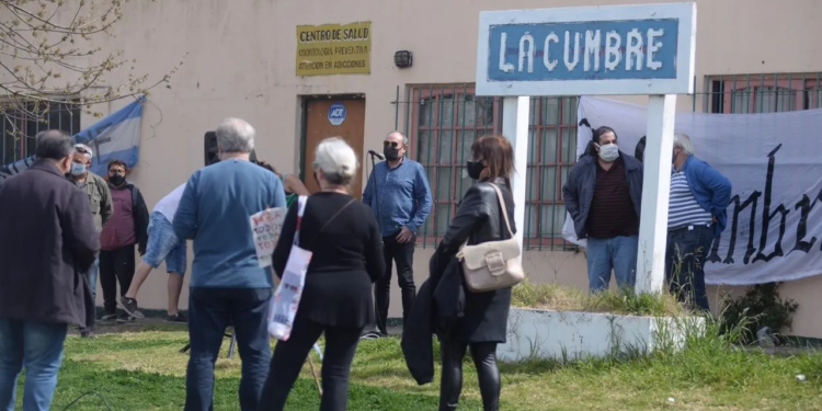 La lucha colectiva por su recuperación incluyó un abrazo solidario en defensa del patrimonio comunitario (Crédito foto: Nicolás Braicovich - Pulso Noticias)