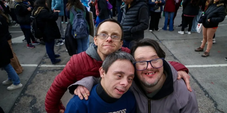 Pasaje de una de las decenas de movilizaciones al Congreso del colectivo de personas con discapacidad para pedir que no se desfinancie el sistema de atención (Crédito foto: Lavaca.org)