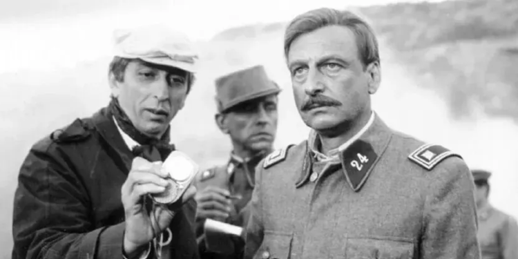 Héctor Alterio y su brillante interpretación del general Héctor Benigno Varela en la película "La Patagonia Rebelde". Varela fue el principal responsable -secundado por Elbio Carlos Anaya- del fusilamiento de 1.500 peones rurales en las estancias de la Patagonia