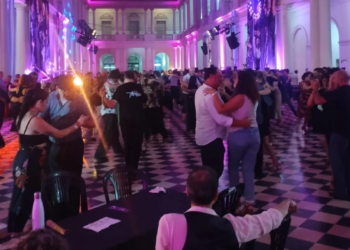 El Pasaje explota de Tango