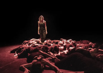 Con 30 personas en escena, se presenta una obra teatral que revive la inundación de 2013