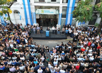 ‘Un Frente Amplio y Kicillof presidente’ propuso Alak al asumir como titular del PJ local