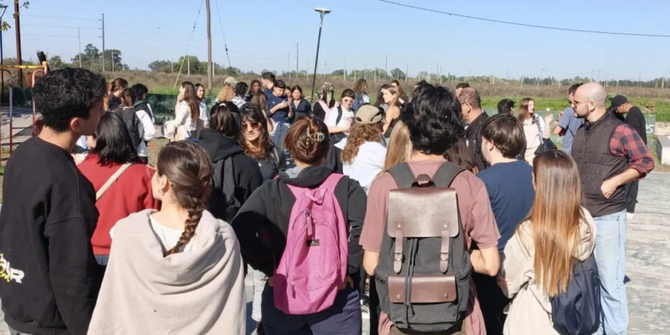 Primer día del relevamiento organizado por las 3 universidades, la Mesa de Barrios Populares y Cáritas (crédito imagen: UNLP)