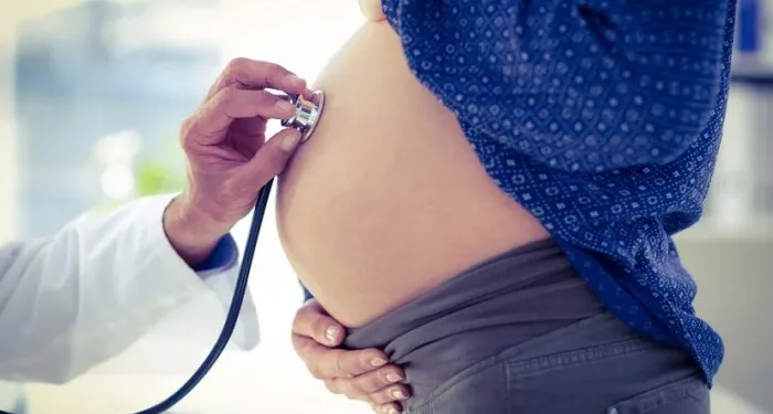 “Equiparar una cesárea a un parto normal es un error conceptual grave" (crédito imagen: clinicasdechile.cl)