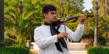 El ‘niño rebelde’ de la orquesta escuela que honra con su violín a los héroes de Malvinas
