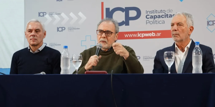 “El título de esta charla es el nuevo orden mundial. Y la pregunta que viene detrás es si puede Estados Unidos seguir gobernando el mundo” (Ricardo Aronskind, economista e investigador)