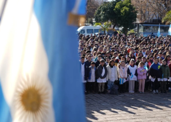 Más de mil estudiantes hicieron la Promesa de Lealtad a la Bandera
