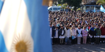 Más de mil estudiantes hicieron la Promesa de Lealtad a la Bandera