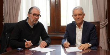 Alak y Carrara firmaron un convenio para fortalecer la asistencia a personas en situación de calle