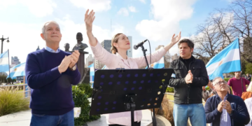 Kicillof y Alak homenajearon a Evita en un emotivo acto en Plaza Moreno