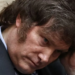 ¿No se dan cuenta que este hombre no está bien?