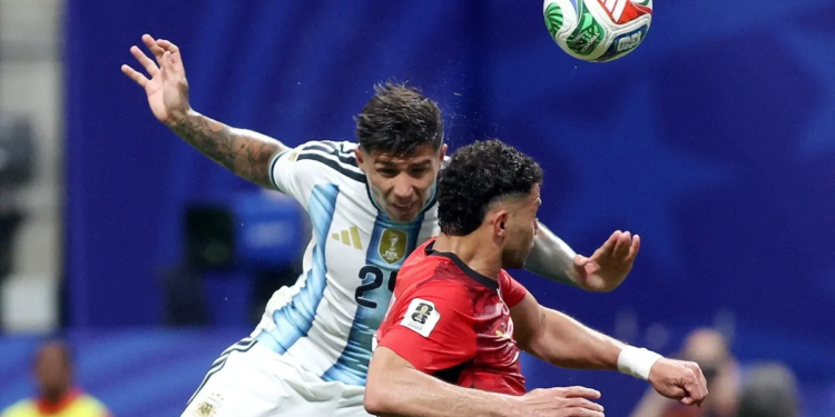 Minuto 93'. Con un cabezazo perfecto, Enzo Fernández le da el triunfo a la Selección contra Egipto marcando el gol 3.000 en la historia de los Mundiales