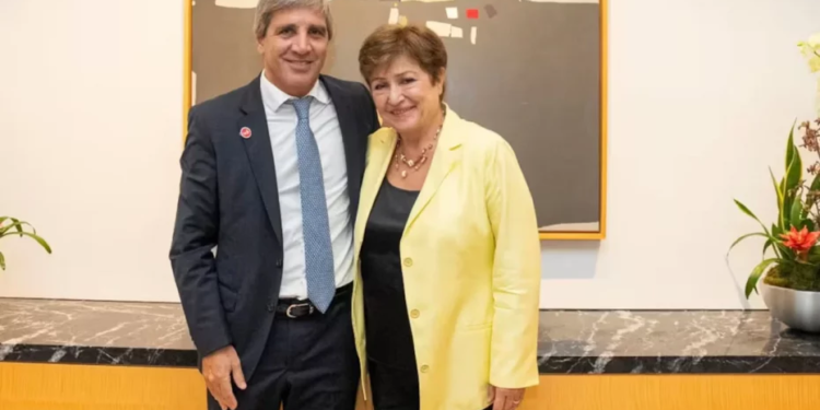 Luis Caputo y Kristalina Georgieva (crédito imagen: el chorrillero)