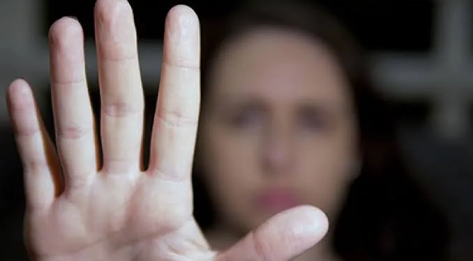 Según el informe del primer semestre del año de la Defensoría del Pueblo de la Nación, cada 42 horas una mujer es víctima de femicidio en Argentina (Crédito imagen: El Cronista)